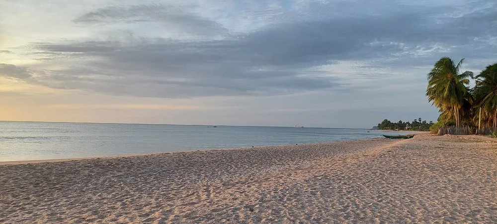 Uppuveli Beach Logo